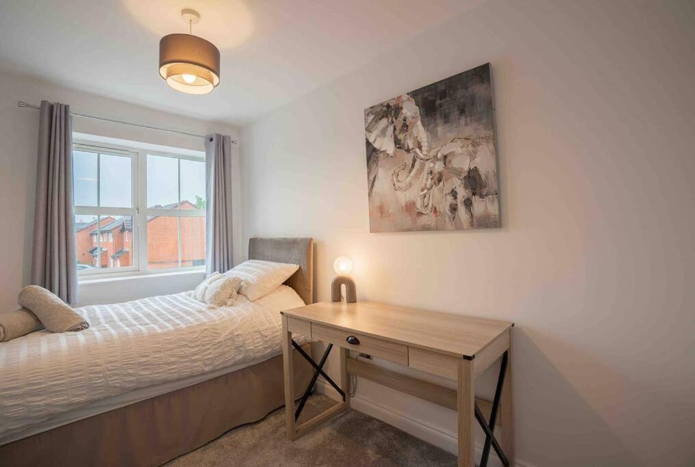 Stunning Abode 5 Min From Nec & Bhx, Pets Allowed Marston Green Esterno foto