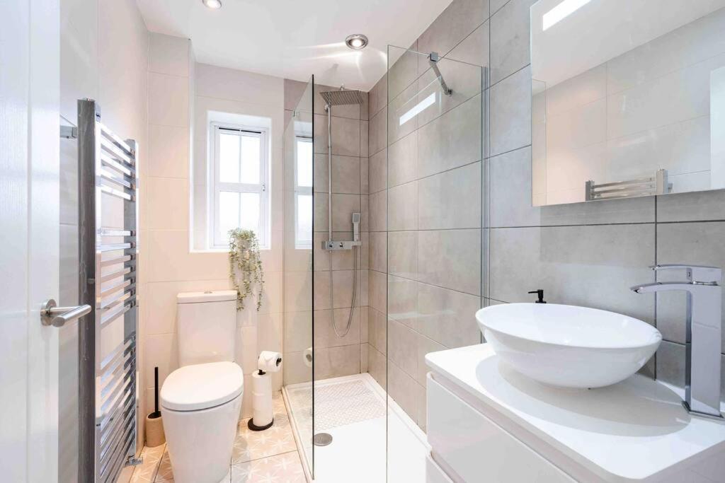 Stunning Abode 5 Min From Nec & Bhx, Pets Allowed Marston Green Esterno foto